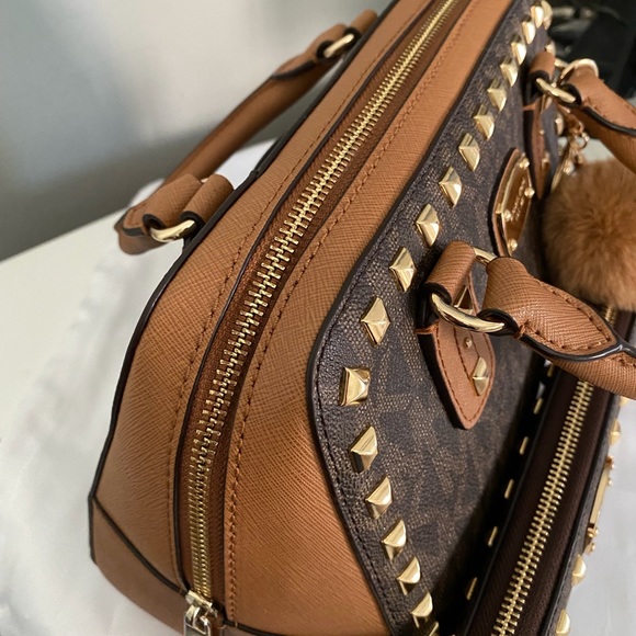 Michael Kors studded dome Satchel with matching wallet - Picture 4 of 9